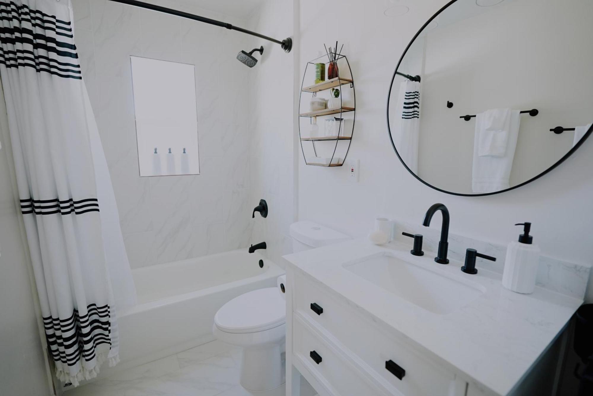 Centrally Located! Remodeled! Huge Backyard! The White House Albuquerque Luaran gambar