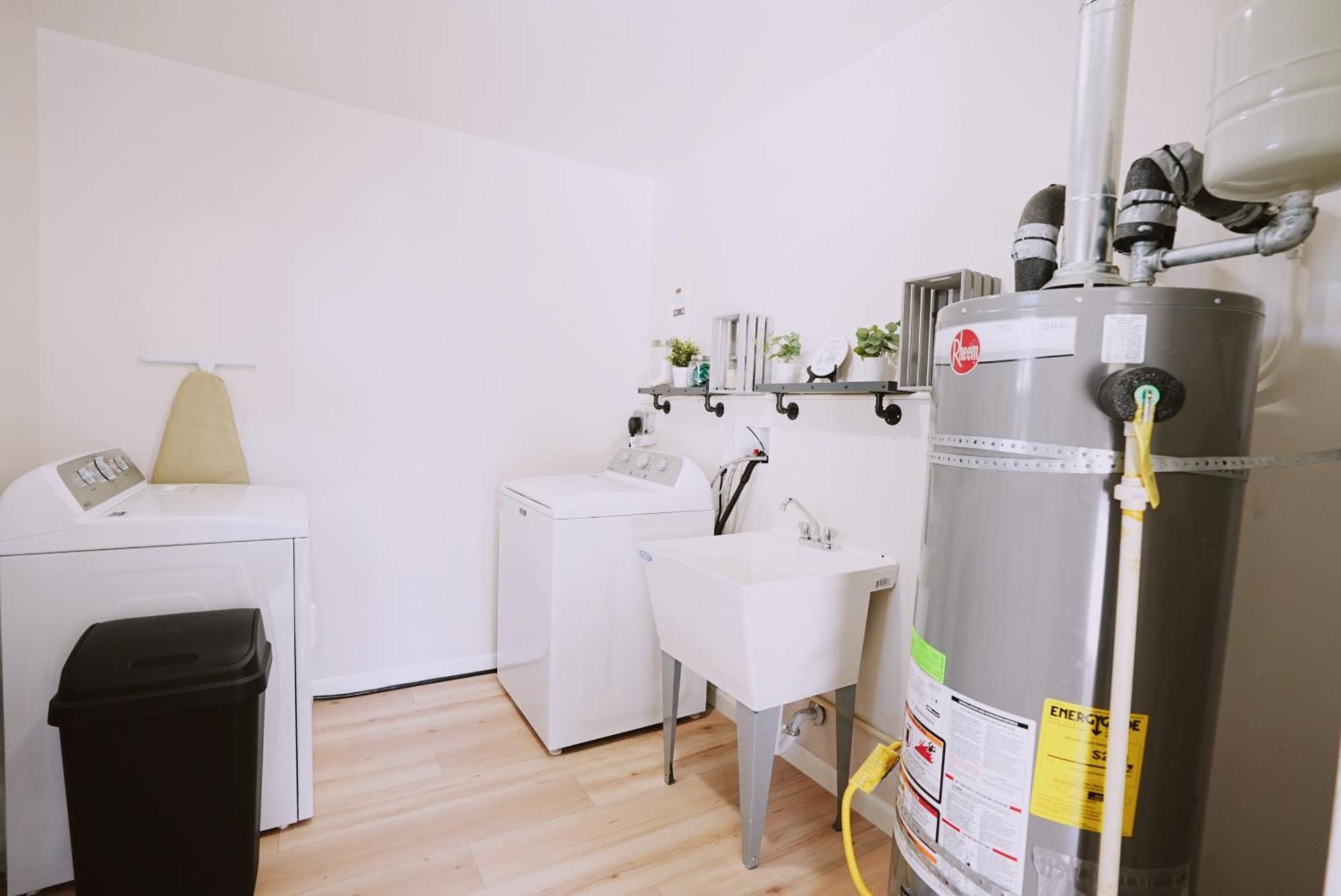 Centrally Located! Remodeled! Huge Backyard! The White House Albuquerque Luaran gambar