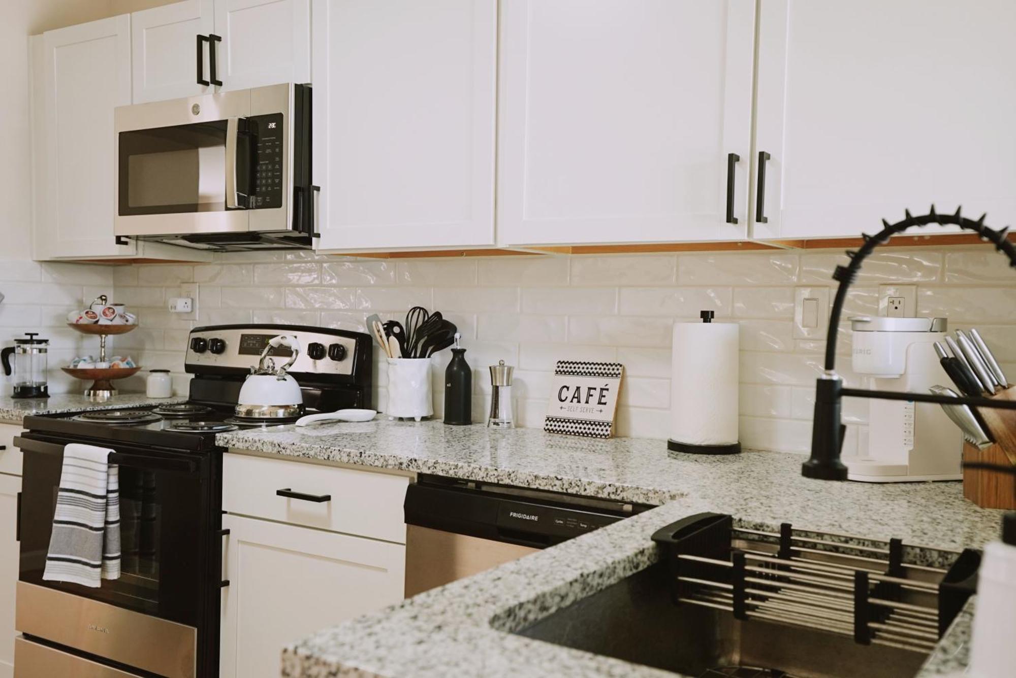 Centrally Located! Remodeled! Huge Backyard! The White House Albuquerque Luaran gambar