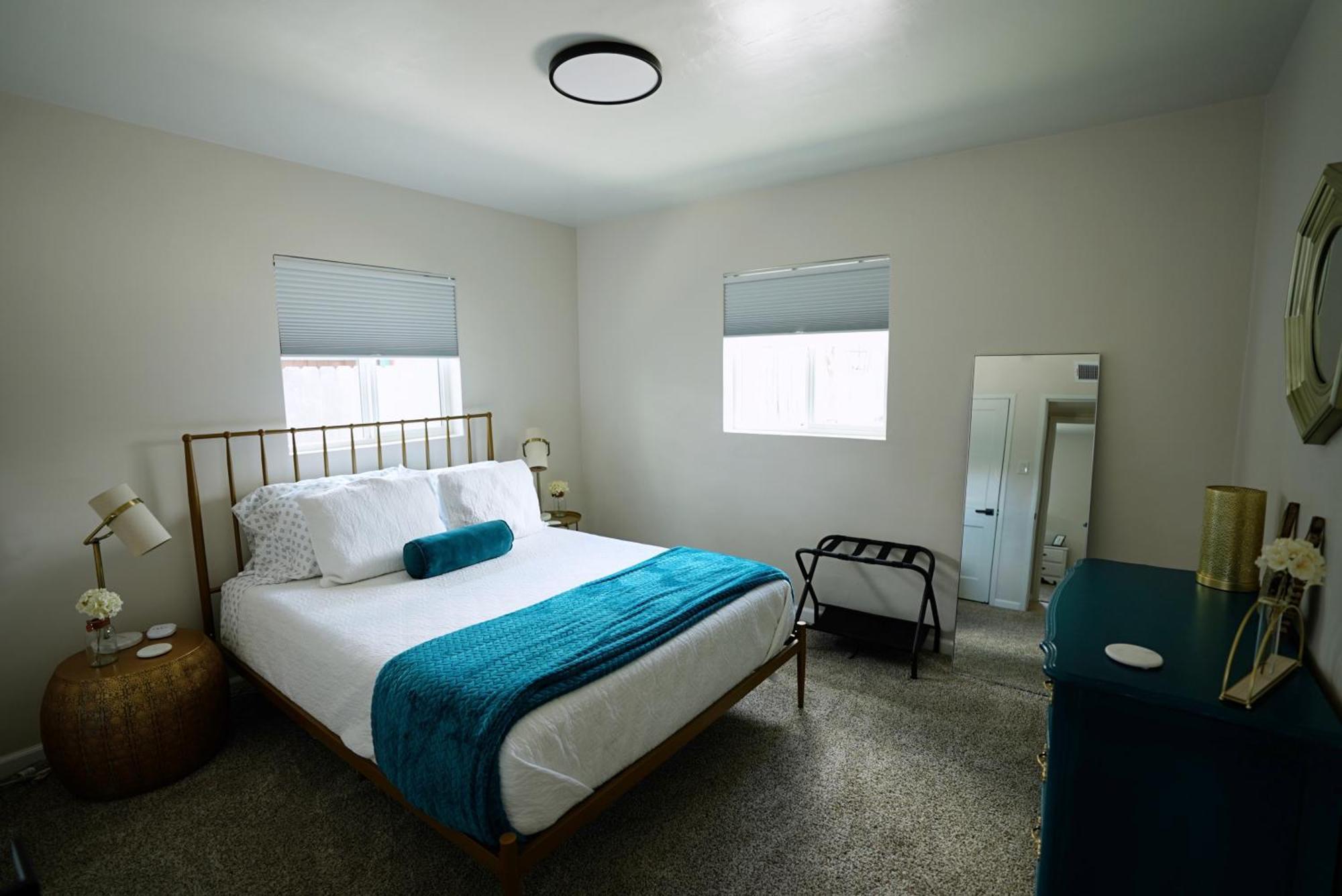 Centrally Located! Remodeled! Huge Backyard! The White House Albuquerque Luaran gambar