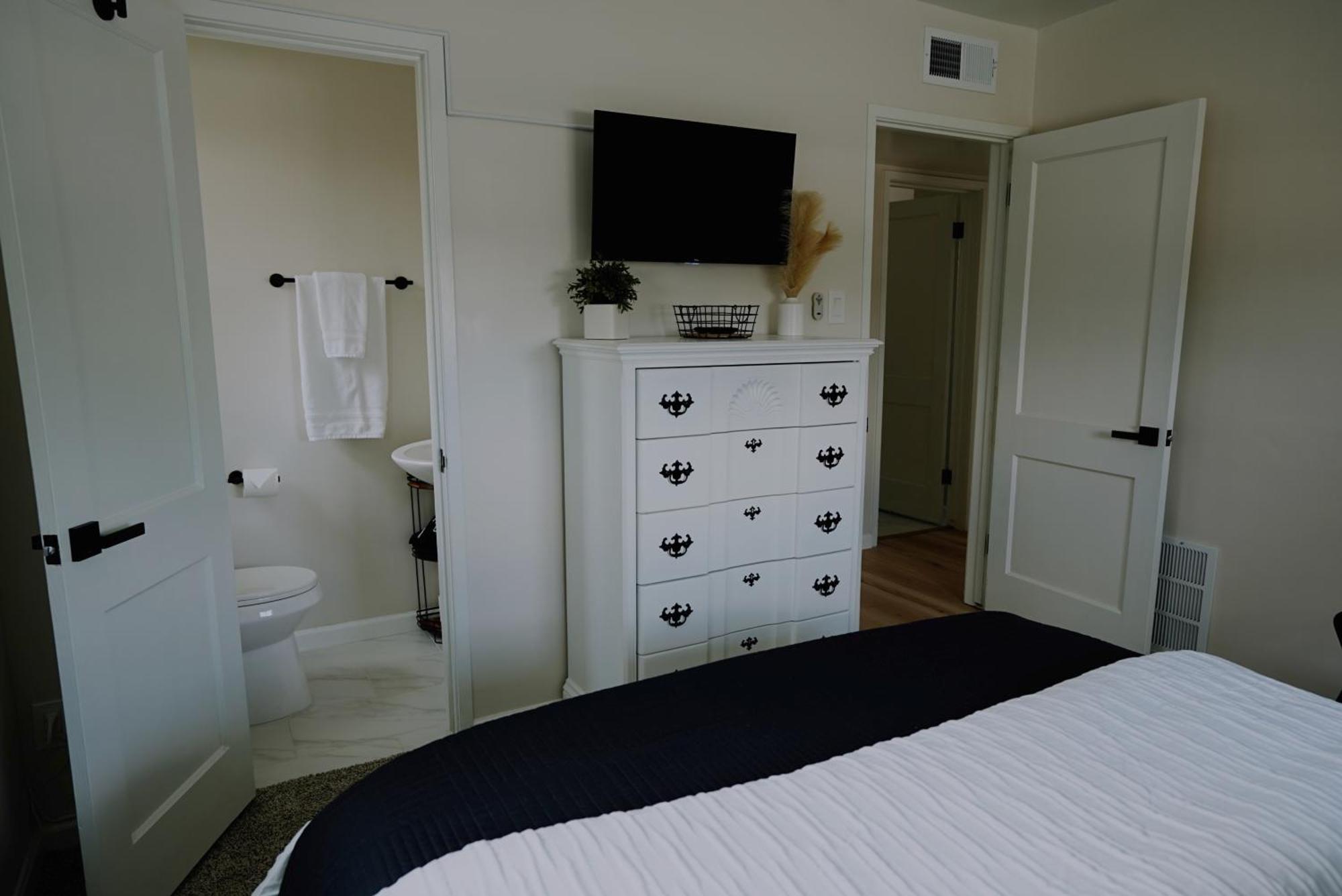 Centrally Located! Remodeled! Huge Backyard! The White House Albuquerque Luaran gambar